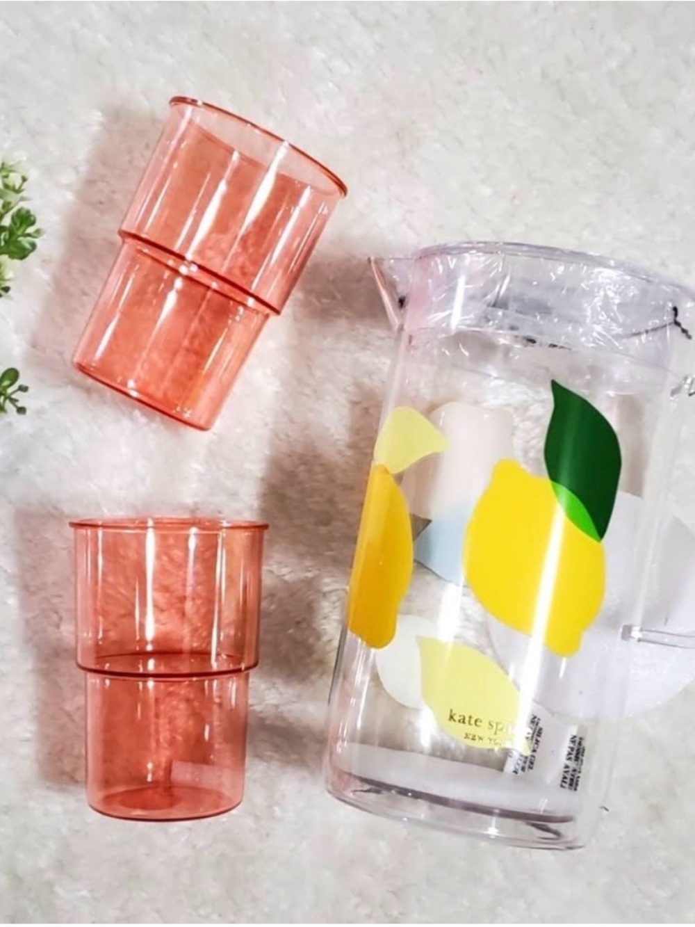 Kate Spade ♠️ Lemon 🍋 Pitcher with Pink (2) Cups Acrylic NIB - Picture 3 of 4